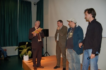 Übergabe von Andenken von Herrn Koop an die Herren Schwingel, Ramadan und Drevs