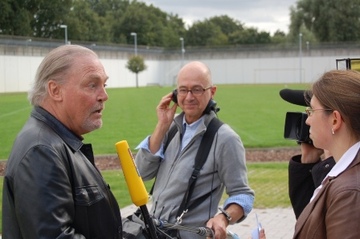 Stacy Keach beim Interwiew durch RTL in der Justizvollzugsanstalt Oldenburg